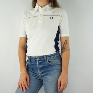 Vintage Fred Perry pikétröja 1970-/80-tal | Vita marinblå paneler | Tennis Mod Style | M