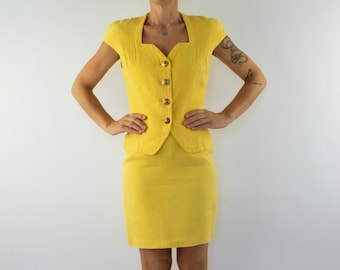 Guy Laroche | Costume d'Été Vintage | 1980s | Ensemble Veste/Jupe | Set en Lin Jaune | Queen Anne Décolleté | Made in France | Taille S