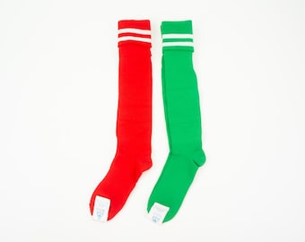 Vintage Le Coq Sportif voetbalsokken jaren 1970 | Groen, rood, witte strepen | Retro | Frankrijk | NOS