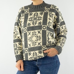Suéter jacquard vintage Kookaï de los años 80 / Jersey de lana gris y blanca con estampado de copos de nieve / Italia / M