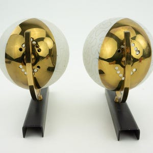 Lámparas de pared y lámpara colgante vintage Maison Arlus de los años 50 / Latón, metal negro, cristal opalino / Francia imagen 9