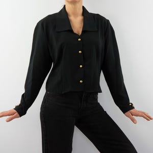 Camisa vintage / Años 60 / Blusa corta negra / Blazer curvo / Chaqueta Spencer / Mangas largas / Botones dorados / Fabricada en Francia / Talla M
