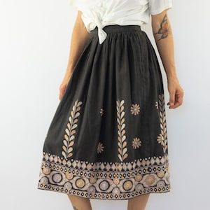 Vintage Peasant Skirt | 1950/60s | Skirt with Floral Embroidery/Mirror | Black/Light Pink | Cotton | Prairie Skirt | Hippie/Boho | Size S/M