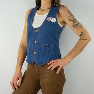 Lucky Star vintage jeansvest jaren 70 | Mouwloos slim-fit jack | Gevlochten martingaal | Blauw denim retro gilet in hippiestijl | Maat S/M