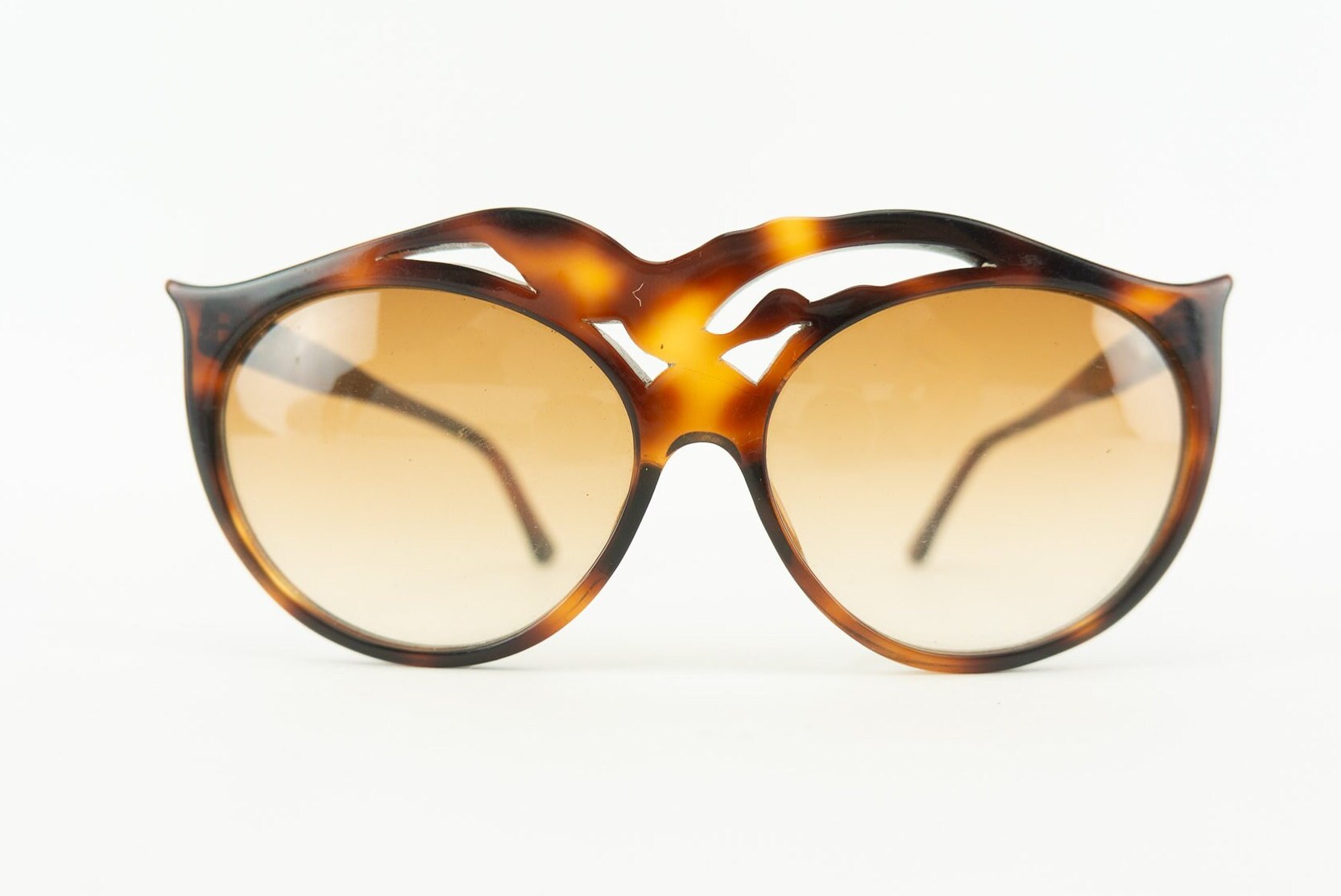 IDC 103 | Vintage Sunglasses | 1980s | Brown Acetate Oval