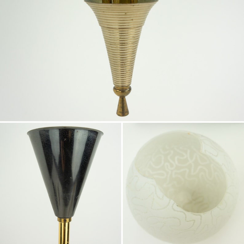 Puede incluir: Una l&aacute;mpara vintage de estilo moderno de mediados de siglo con una pantalla c&oacute;nica negra y dorada y un globo de vidrio blanco esmerilado con un dise&ntilde;o texturizado.