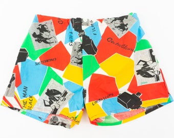 Vintage Herren Bademode 1980er Jahre | Badeshorts mit buntem Kino | Sportliche Badeshorts | NOS | M