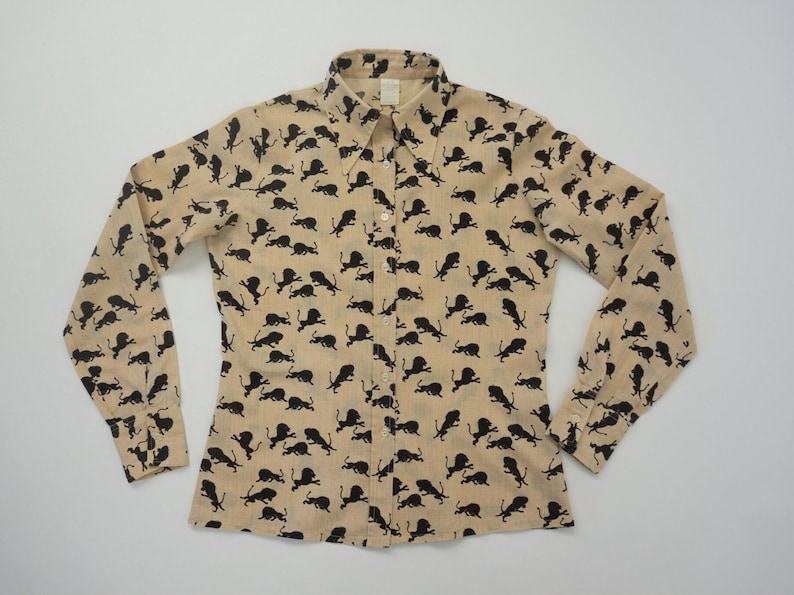 Vintage Print Shirt 1970s | Beige Cotton Lions Print Blouse | Big Retro Collar | France | S image 2