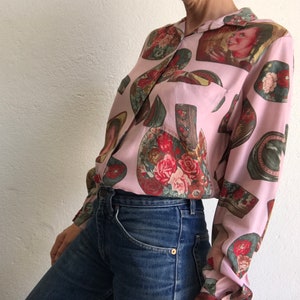 Romantic Vintage Blouse 1980s | Pastel Ad Print Shirt with 50s Retro Motif | Long Sleeve Lightweight Top | Made in France | Size 40