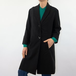 Vintage zwarte zijden A-lijn jas jaren 1950 | Trapeze met twee knopen | Op maat gemaakt | Frankrijk | M/L