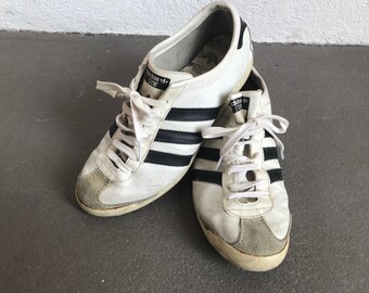 skade Pris Gammeldags Adidas Gym Vintage Sneakers 1970s White With Black - Etsy