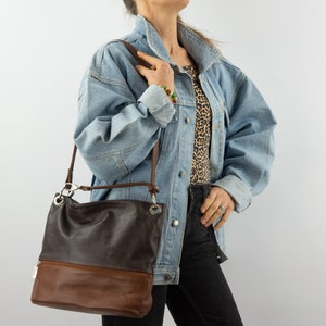 Vintage Leather Bucket Bag 1990s | Dark Light Brown Bicolour Crossbody | Classic Style Handbag | Retro Quality Bag | Made in Italy | Size M