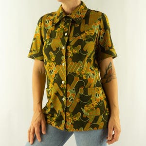 Vintage Printed Blouse 1960s | Psychedelic Floral Pattern Brown/Green/Orange | Wide 70s Collar | Patch Pockets | Made in France | Size M