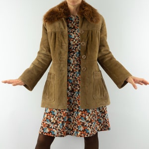 Vintage Fitted Shearling Jacket 1970s | Light Brown Sheepskin Short Coat | Leather/Fur Jacket | Made in France | Size S/M