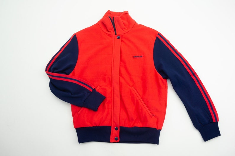 Adidas Veste de Survêtement Vintage 1980s Veste de Sport Bicolore Rouge/Bleu Marine Matelassé Made in Finlande Taille S image 6