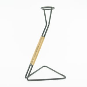 Mathieu Matégot Aschenbecher Stand 50er Jahre Metall Rattan | Jouve Bärentatze Schale | Französisches MidCentury