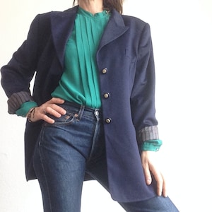 Escada - Margaretha Ley | Blazer vintage dos anos 80 | Jaqueta de lã angorá azul | Ajuste oversize | Botões dourados | Fabricado na Alemanha | Tamanho M