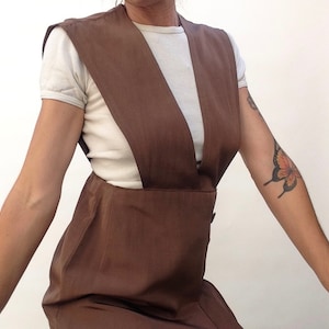 Vintage Pinafore Dress | 1960s | Pleated Apron Dress | Shiny Brown Overall Dress | Dungaree Dress with Dots | Made in Switzerland | Taille M
