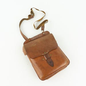 Borsa a tracolla vintage in pelle / anni '50 / Esercito francese / Borsa porta carte / Borsa a tracolla in pelle marrone spessa / Marsupio militare / Prodotto in Francia