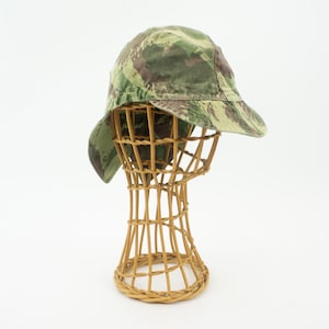 Cappello militare vintage francese Bigeard con stampa mimetica effetto lucertola, anni '60 / Cappello da sole militare / Francia
