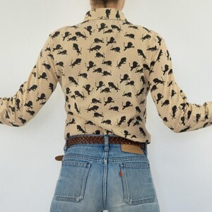Vintage Print Shirt 1970s | Beige Cotton Lions Print Blouse | Big Retro Collar | France | S image 4
