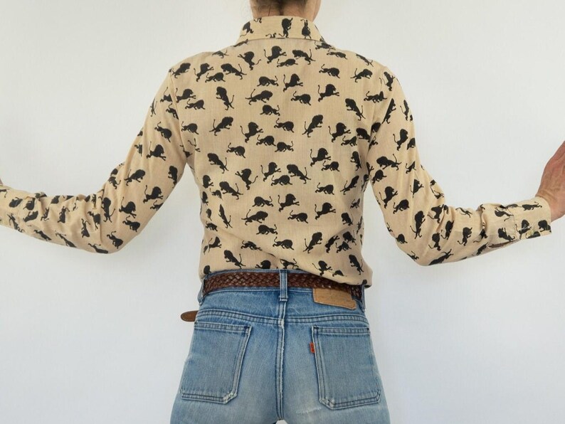 Vintage Print Shirt 1970s | Beige Cotton Lions Print Blouse | Big Retro Collar | France | S image 4