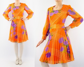 Floral Vintage Dress  | 1970s | Mini Dress with Pleats | Orange/Purple/Green | Twiggy/Mod Dress | Puffy Sleeves | Made in France | Size M