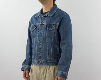 Chaqueta vaquera Levi's vintage de los años 90 / Azul oscuro, tipo camionero III, etiqueta roja / Talla M