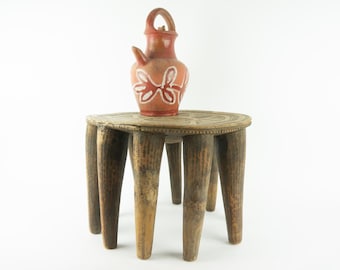 アンティーク ヌペ スツール 1950年代 | 伝統的なアフリカの彫刻が施