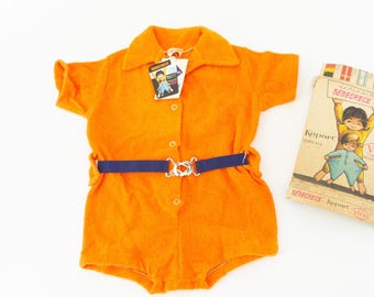 Kombinezon z frotte w stylu vintage z lat 70. | Pomarańczowe body, niebieski pasek | Letni strój kąpielowy | Nowa odzież | 3 lata