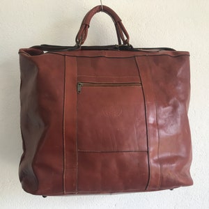 Bolso de fin de semana vintage / Década de 1980 / Equipaje de cuero marrón / Bolso de viaje grande / Bolso de noche retro / Hecho en Italia / Tamaño grande