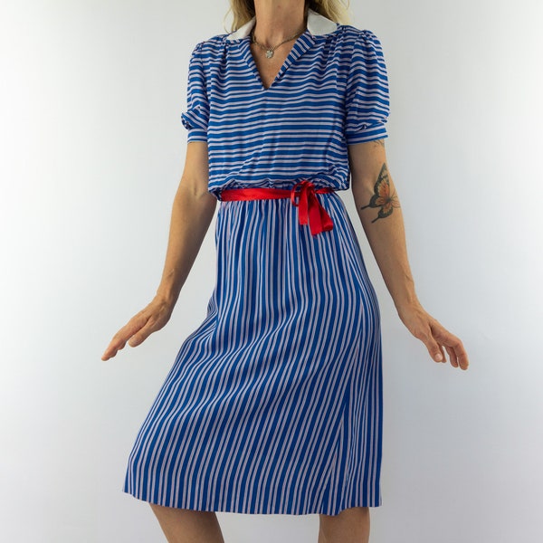 Robe Vintage Français | 1980s | Robe à Rayures | Bleu/Blanc/Rouge | Manche Courte | Petit Col | Taille Élastique | Made in France | Taille S