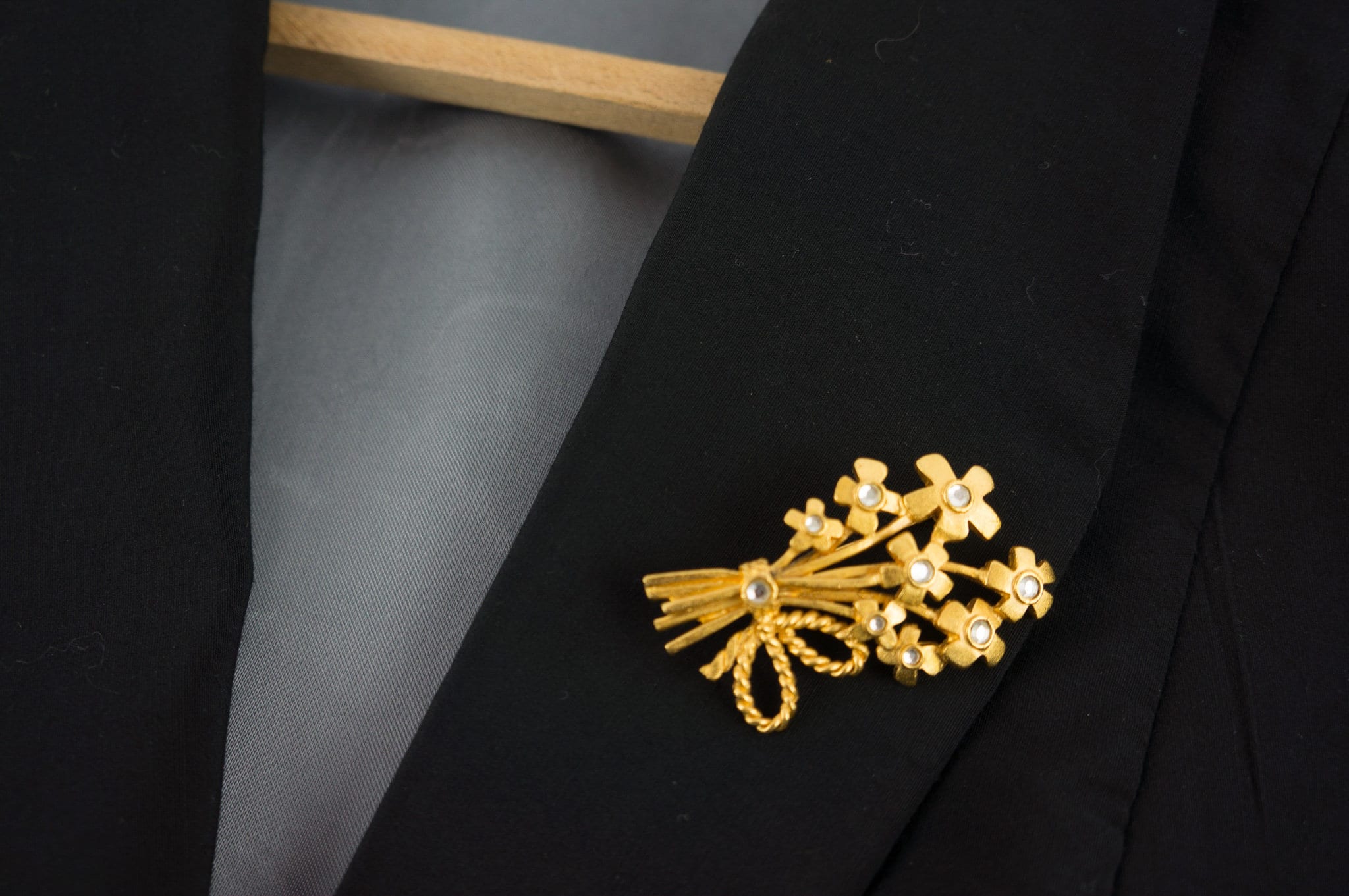 Broche Vintage En Métal Doré, 55x79mm, Numéro 256 - Pièce Unique D'occasion