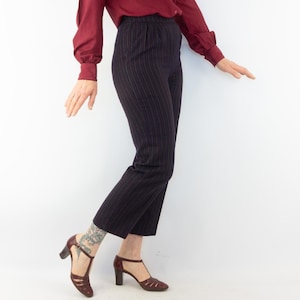 1980er Jahre Vintage Hose | Marineblaue Wolle mit hoher Taille Hose mit roten Nadelstreifen | Verjüngte gefaltete Hose | Hergestellt in Frankreich | XXS/S