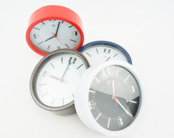 Reloj de pared Arcas vintage de los años 70 / Péndulo de metal lacado / Pop Art Space Age / España / NOS