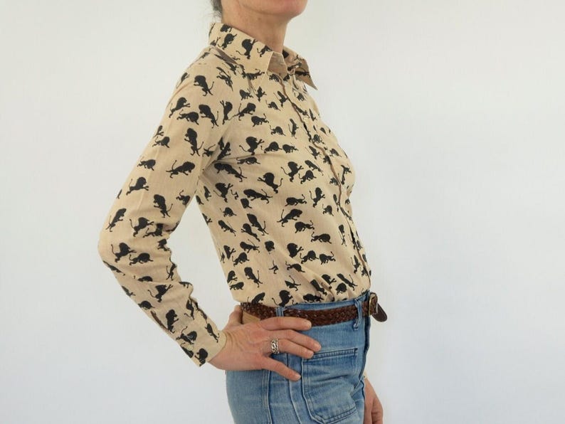 Vintage Print Shirt 1970s | Beige Cotton Lions Print Blouse | Big Retro Collar | France | S image 5