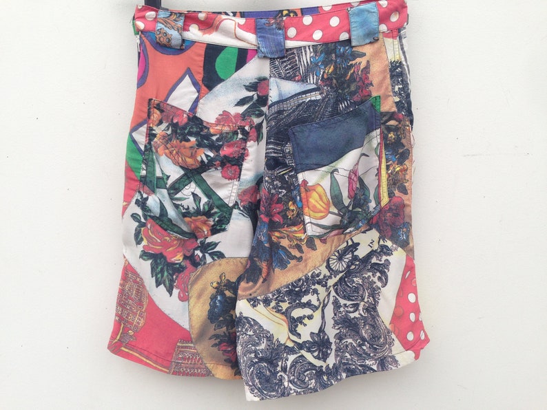 Moschino Jeans Vintage Bermuda 1980s Short à Motif Floral / Baroque Multicolore Short à Taille Haute Made in Italie Taille S/M image 8