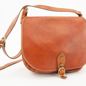 Vintage Saddle Bag | 1970s | Leather Handbag | Mid Brown Crossbody Bag | Messenger Bag | Retro | Made in Italy | Medium Size