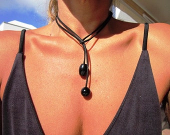 Black lariat necklace, Diane Keaton necklace Somethings Gotta Give as seen on Diane Keaton