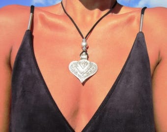 Collar colgante llamativo de plata con cuentas y dije de corazón, joyería bohemia, Designs By Kekugi