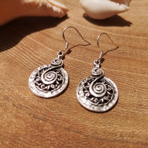 Regalo para ella: pendientes colgantes de plata de ley con gancho, pendientes llamativos con cuentas. Joyería personalizada hecha a mano, pendientes bohemios únicos y encantadores.