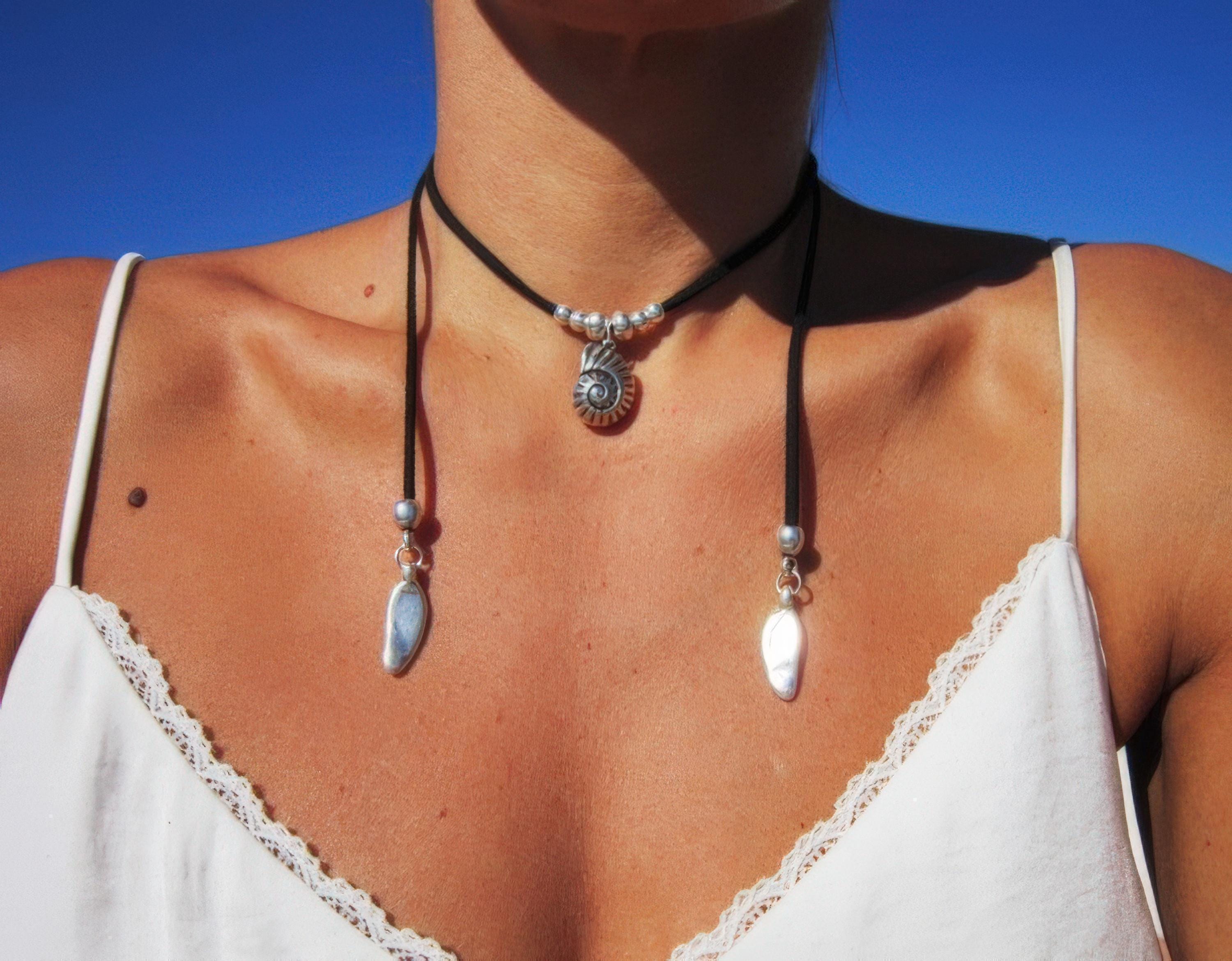 Collana con perline di conchiglia, gioiello importante in madreperla, regalo boho minimalista per lei - Italia