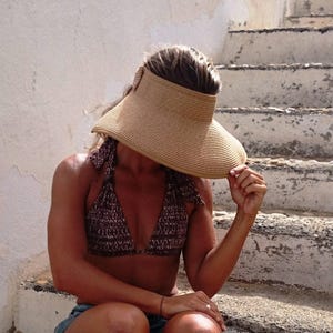 Sonnenblende breiter Krempe Floppy Custom Strohhut für Frauen • Braut Junggesellinnenabschied