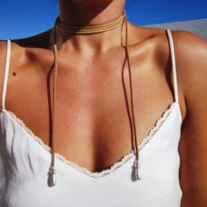 Collar de cuentas en capas con dije de plata estilo bohemio • Gargantilla bohemia