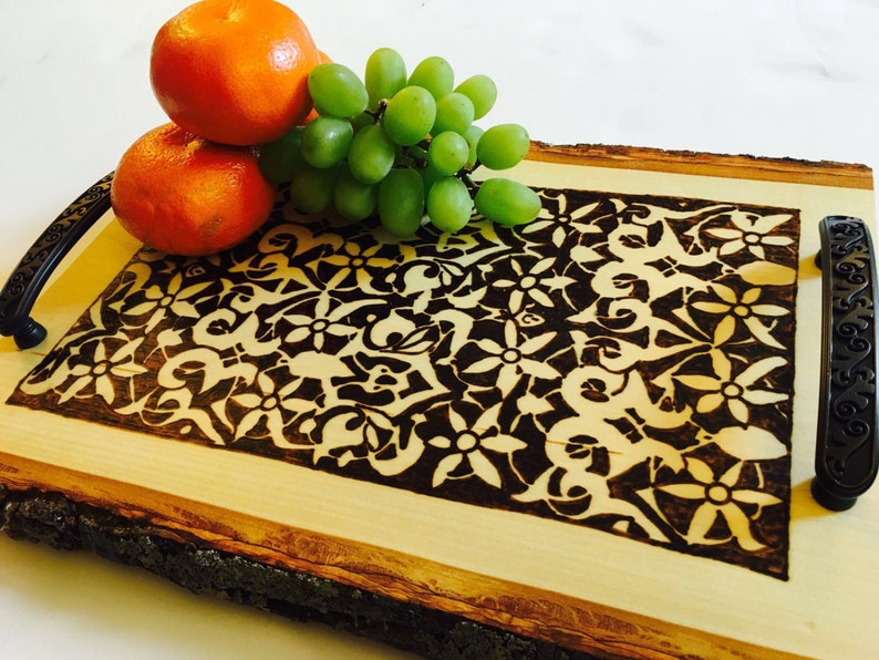 Dekoratives Tablett Naturholz Wohnkultur Untersetzer Tablett holzgebrannt Alhambra mittelalterliche Kunst Islamische Kunst Spanisch Kosmetiktablett Arabeske Bild 1