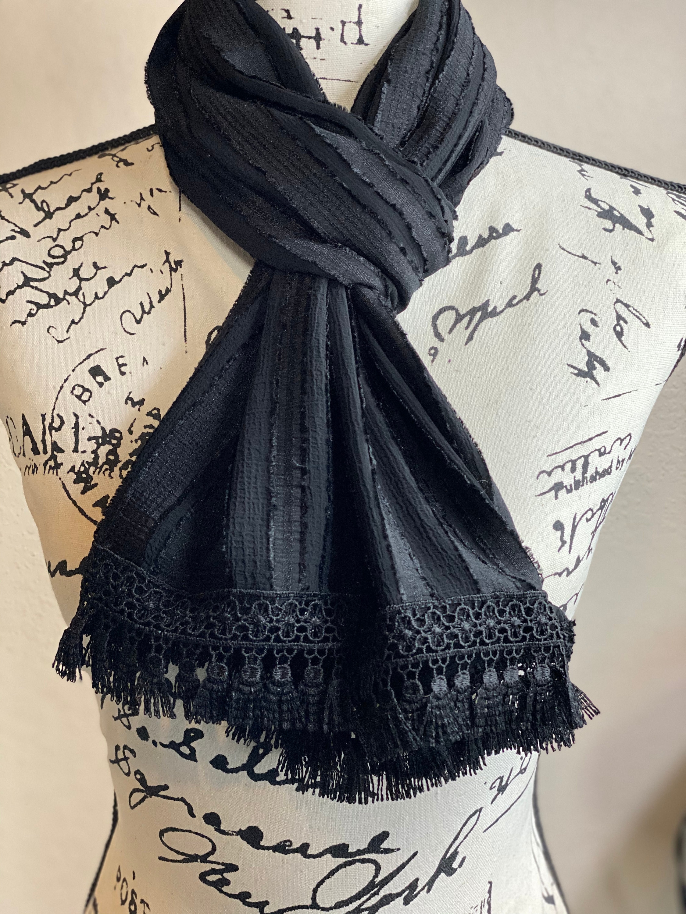 Scarf with lace online trim