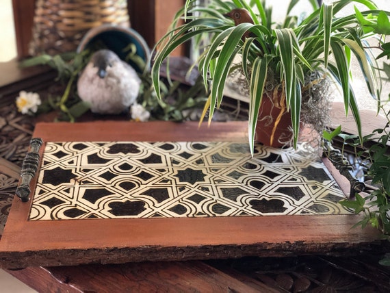 Decorative tray; artisan tray; vanity tray; wooden tray; geometric arabesque design; Islamic art; Andalusian art; Medieval art; Spain