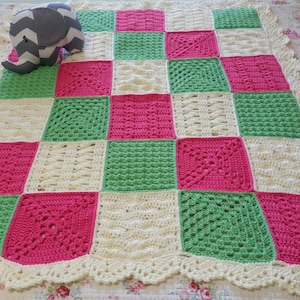 Gehäkelte helle Quadrate Baby Afghan