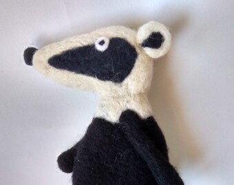 Needle felted Badger, felt woodland animal, felt Badger, felt Badger toy, boy toy, felt gift toy, woodland felt toy, woodland felt animal