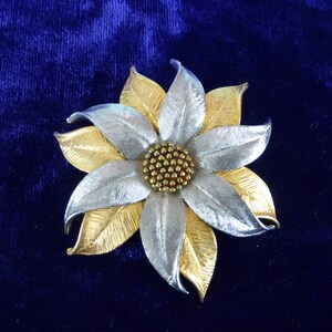 Vintage 1980&#39;s Celebrity Gold & Silver Flower Pin Brooch